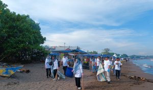 Aksi Bersama Bersih Pantai Tanjung Bayang (2)