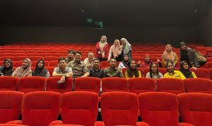 Direksi dan Karyawan Perseroda Sulsel Nonton Bareng Film Siri Na' Pacce