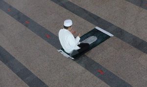 Ilustrasi berdoa