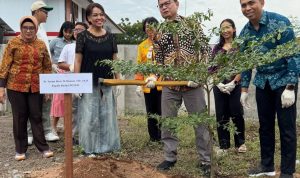 Kepala BPOM RI Tanam Pohon Ketapang Kencana di Loka POM Buleleng, Simbol Komitmen Pembangunan Berkelanjutan