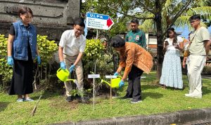 Gerakan Cinta Bumi di Denpasar Bali, Taruna Ikrar : Sehelai Daun Sejuta Harapan