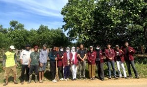 YLH Tana Merah Ajak Mahasiswa Lakukan Aksi Bersih-bersih di Jalan Poros Bypass Kolaka Pomalaa