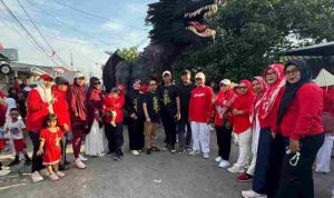 Warga Tidung Tampilkan Naga dan Dinosaurus