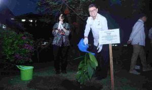 BPOM Pastikan Keamanan Obat di RSUD Dr. Soetomo, Taruna Ikrar Tanam Pohon untuk Lingkungan Sehat