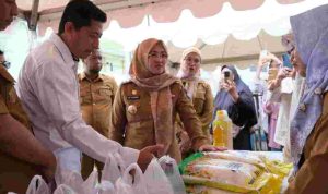 Gowa Salurkan BPNT Dobel: 20 Kg Beras & 4 Liter Minyak untuk KPM