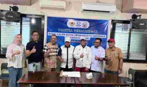 Amirullah Nur Jadi Calon Pertama yang Kembalikan Formulir Pendaftaran Akuatik Sulsel
