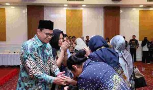 Taruna Ikrar: Menjemput Lailatul Qadar 1000 Bulan, BPOM Hadirkan Ustadz Maulana dan Berbagi kepada 300 Pekerja Senyap